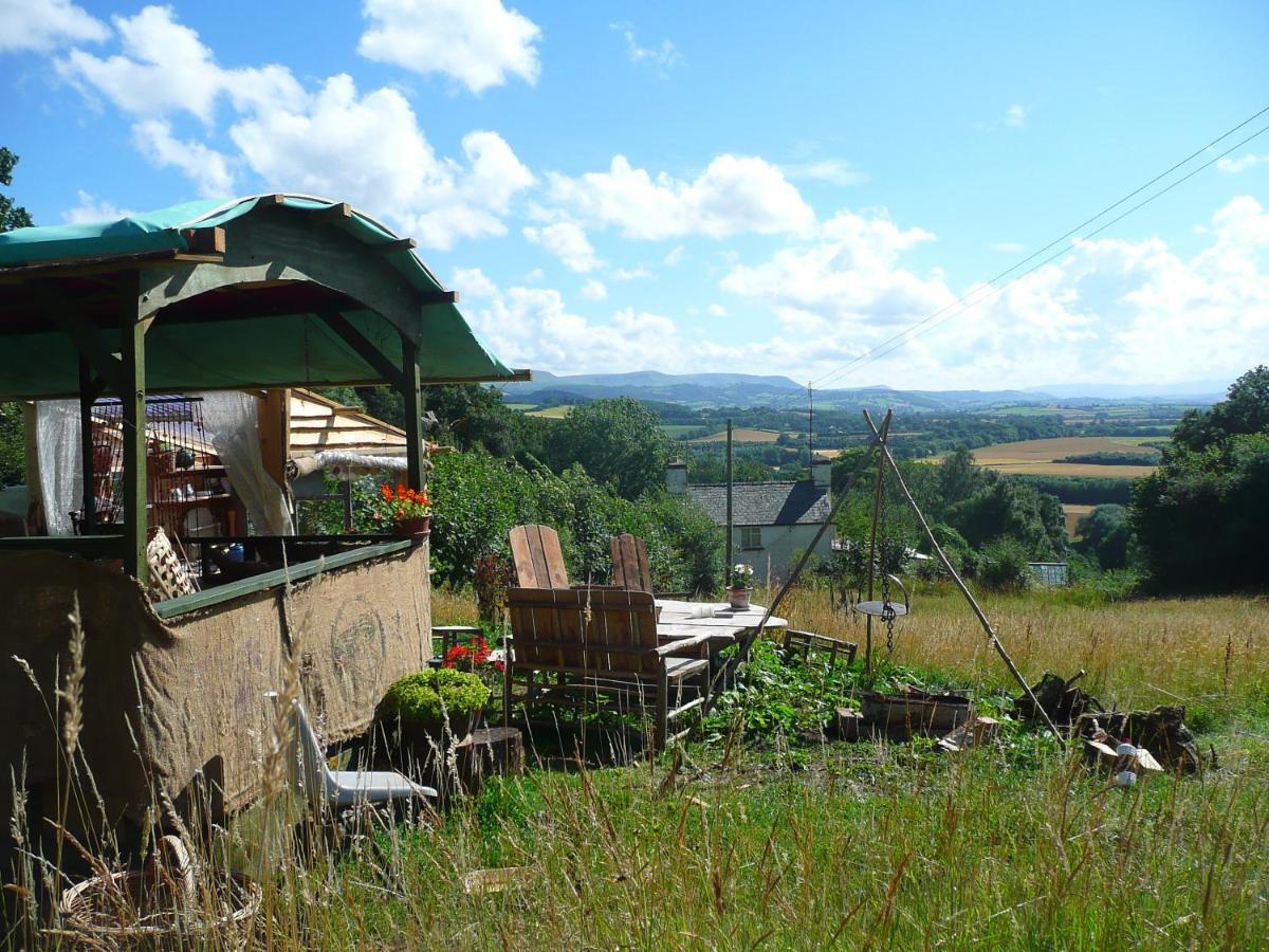 New Inn Brilley Whitney Εξωτερικό φωτογραφία